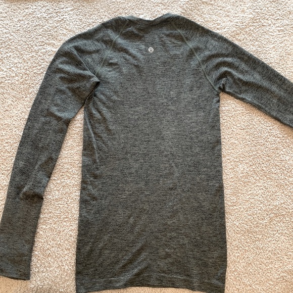 Lululemon Grey Long Run Swiftly Tech Long Sleeve size 4 - Picture 2 of 3